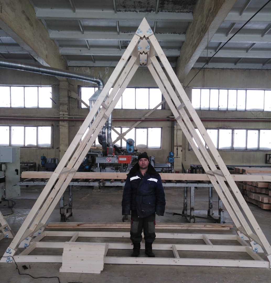 Дилер FINHA компания GreenWood из Уфы производит готовые каркасы треугольных домов А-фрейм 